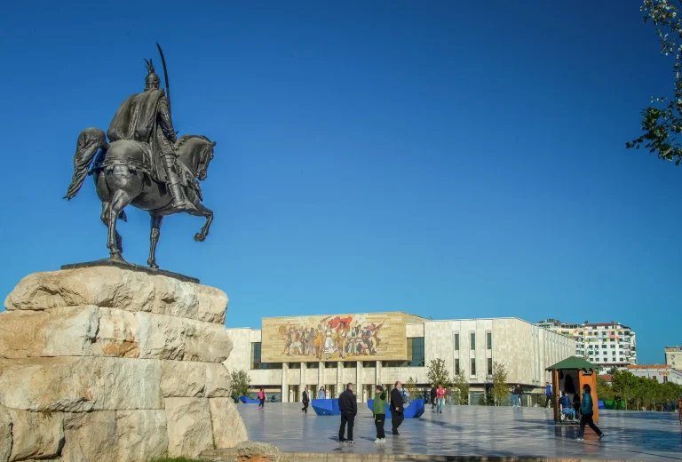 Piazza Skanderbeg, il fulcro di Tirana